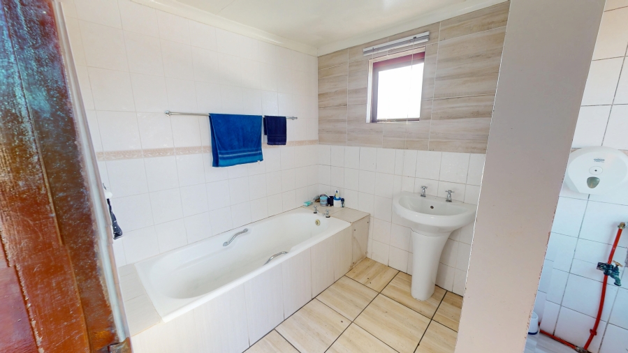 3 Bedroom Property for Sale in Victoria Mxenge Western Cape